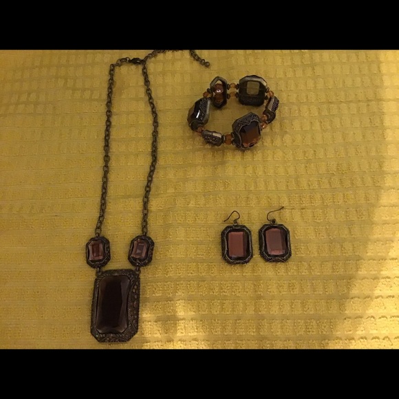 Set: Bracelet, necklace, & earrings - Picture 6 of 6